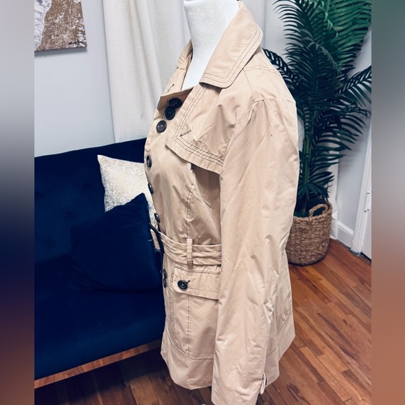 Yoki Beige Trench Coat with Black Buttons - Picture 4 of 8